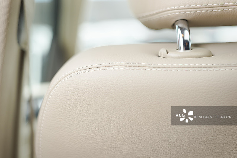白色皮革汽车座椅细节与重点缝合图片素材