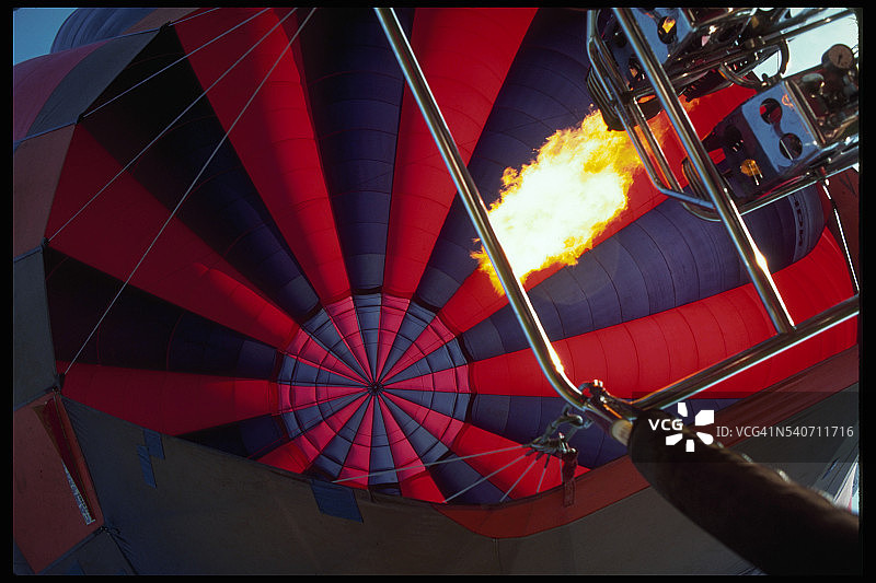 来自热气球燃烧器的火焰图片素材