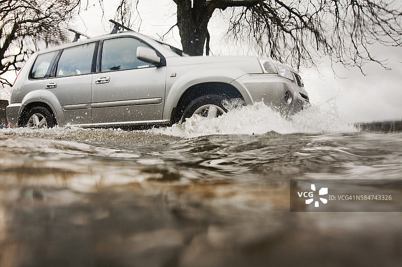 2009年11月19日星期四，坎布里亚山脉在24小时内降雨量超过31厘米。这是有记录以来不列颠群岛最大的一次降雨。它造成了前所未有的洪水，科克茅斯之后受到的打击尤其严重图片素材