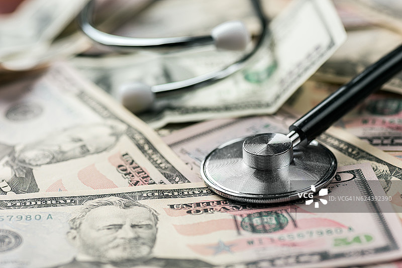 医疗保健成本概念和美元图片素材