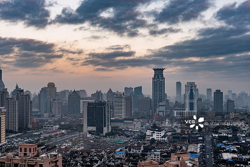上海天际线与住宅区图片素材