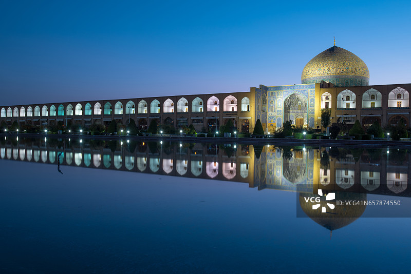 伊朗Naqsh-e-Jahan广场的Sheikh Lotfollah清真寺图片素材