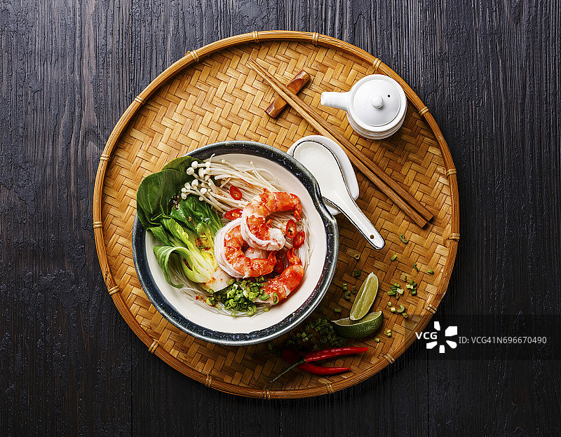 虾仁、白菜、金针菇米粉图片素材