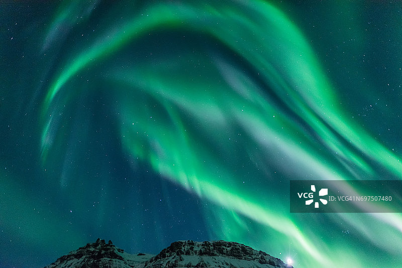 冰岛夜间的北极光图片素材