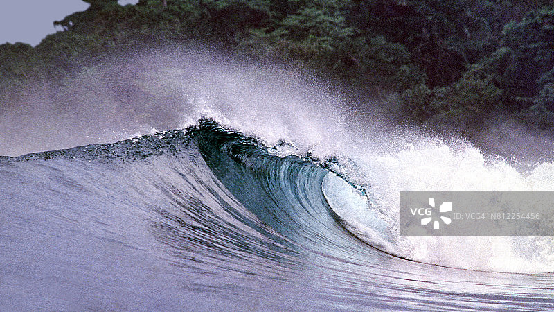 安达曼群岛的海浪图片素材