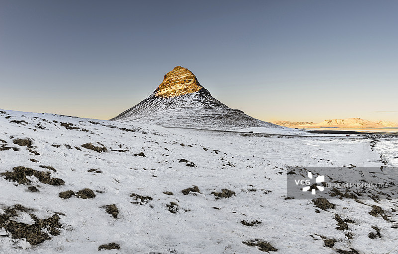 冰岛的Kirkjufell在冬天图片素材