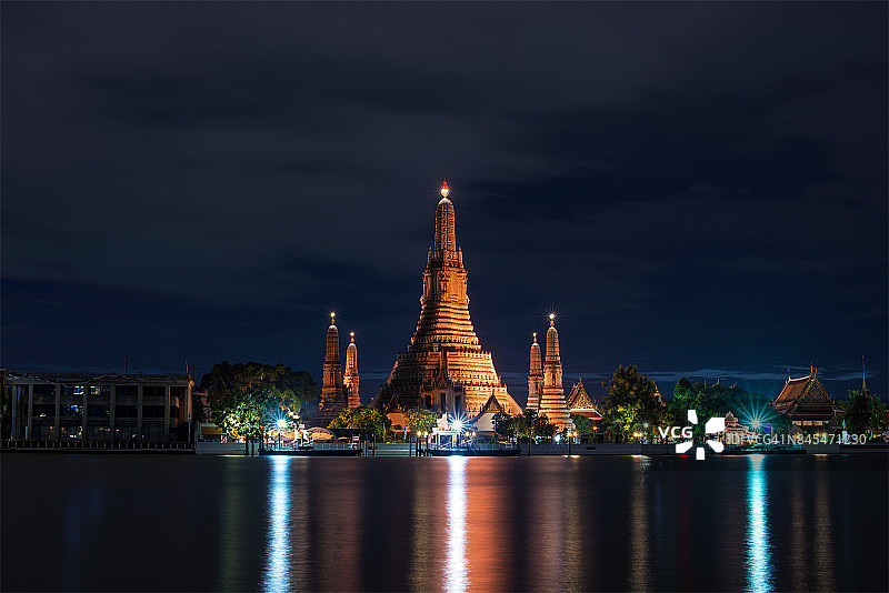 在黄昏的泰国曼谷，阿仑寺。曼谷是东南亚美丽的城市。曼谷,泰国。图片素材