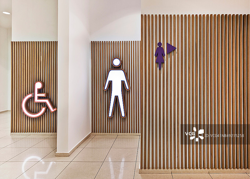阿拉木图一个大型现代购物中心和娱乐中心的公共厕所图片素材