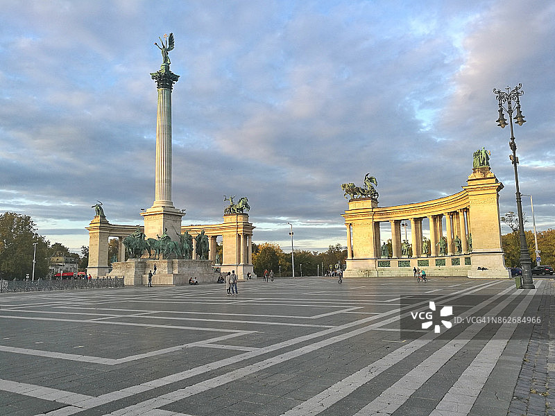 布达佩斯英雄广场图片素材