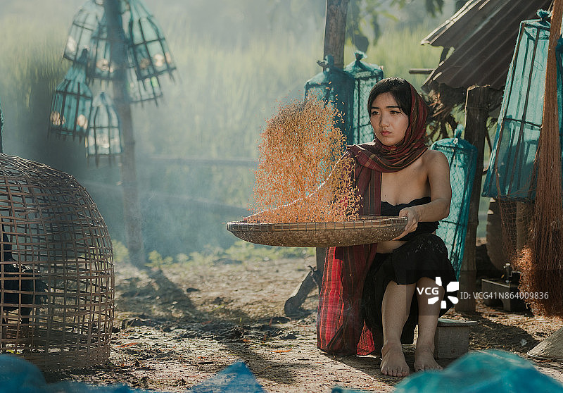 泰国农村亚洲农村妇女的生活方式。图片素材