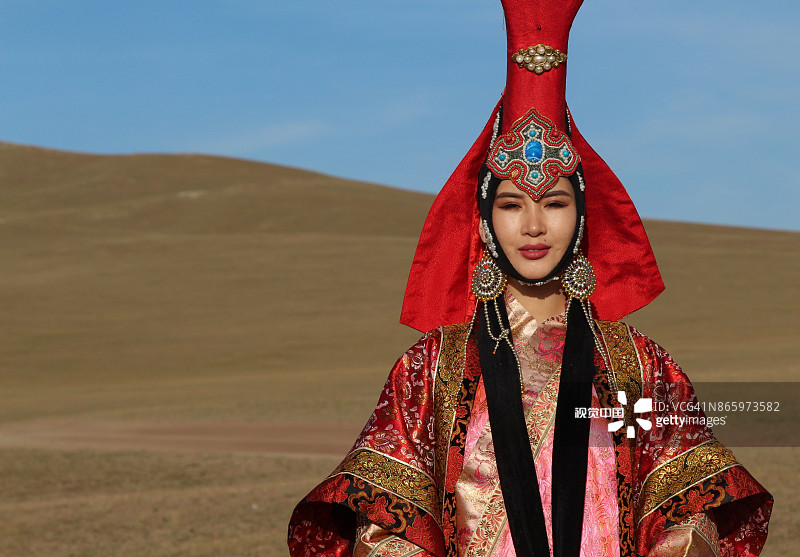穿着传统女王服装的蒙古妇女图片素材