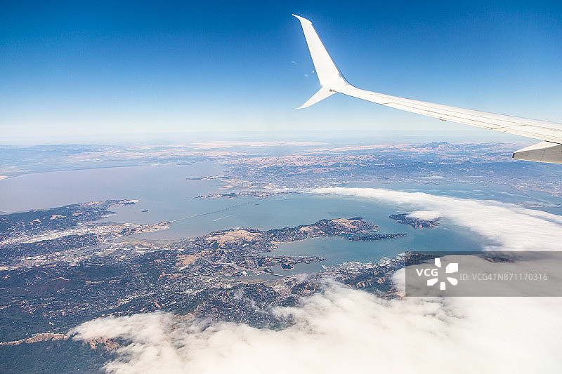 飞越美国加州旧金山的索萨利托图片素材