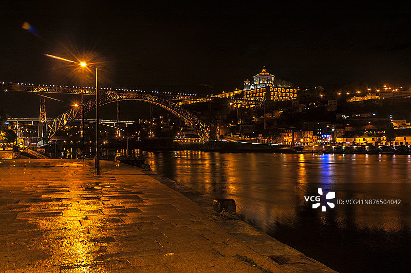 葡萄牙盖亚新城的夜景图片素材