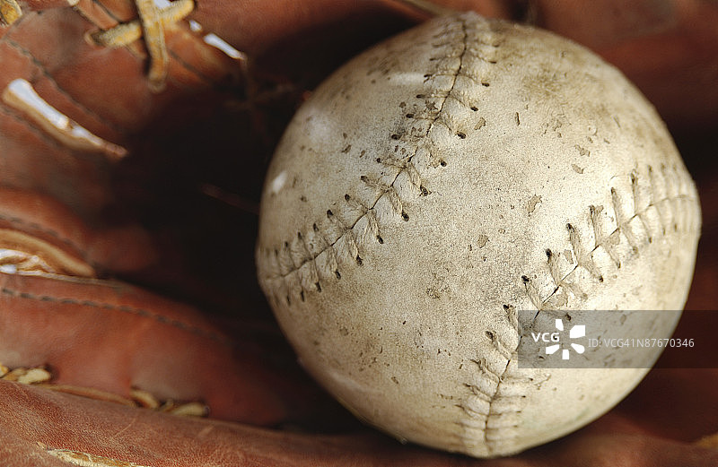棒球手套和球图片素材