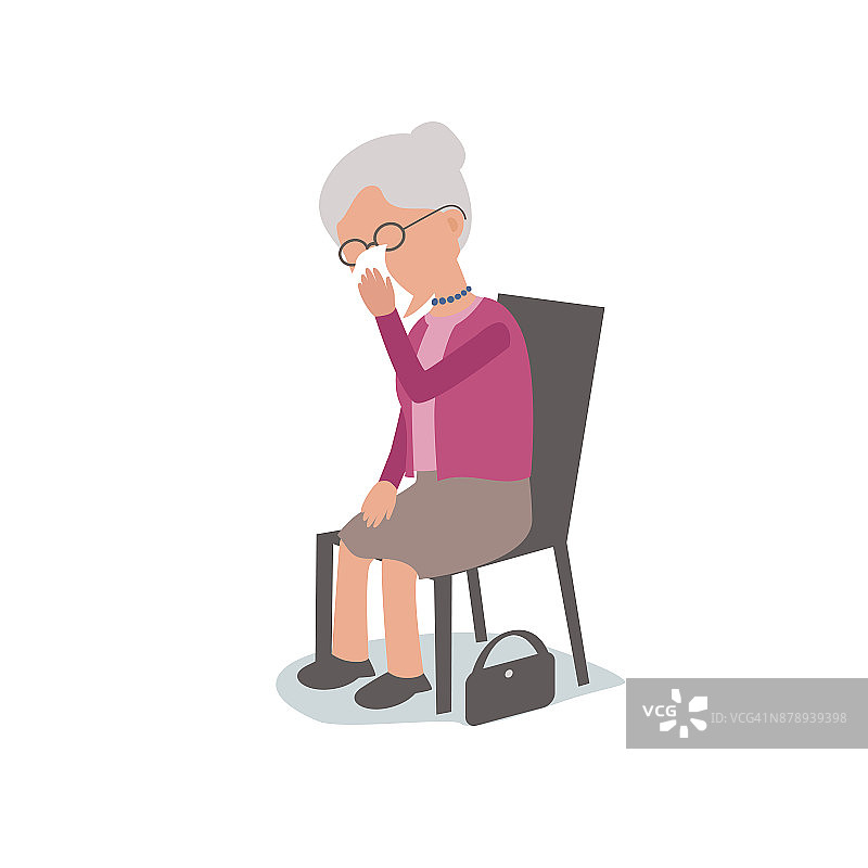 悲伤孤独的老妇人坐在椅子上哭泣图片素材