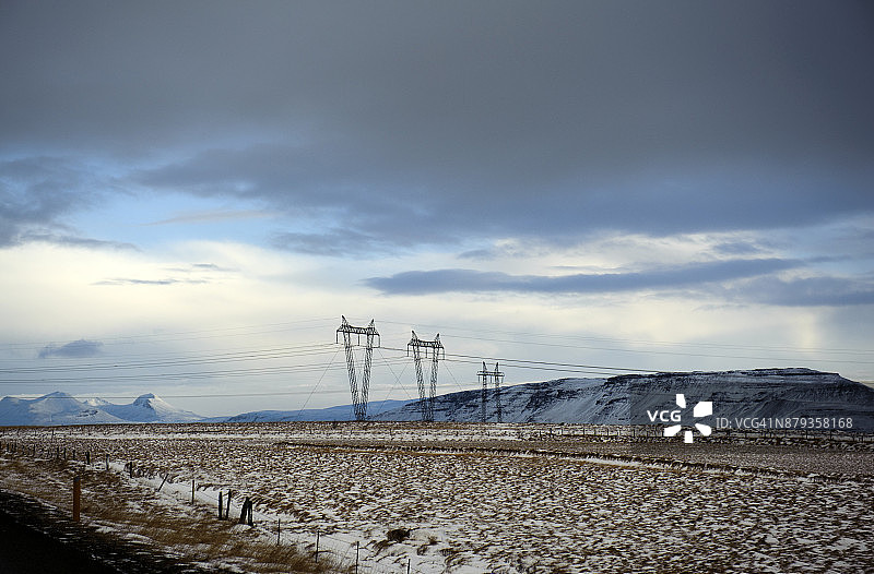 冰岛Borgarnes附近的电塔图片素材