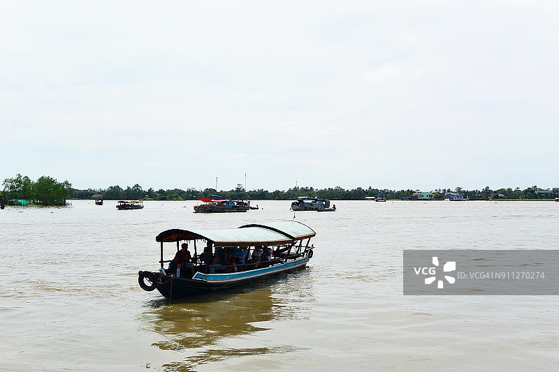 湄公河上的游船，Cái Bè，越南图片素材