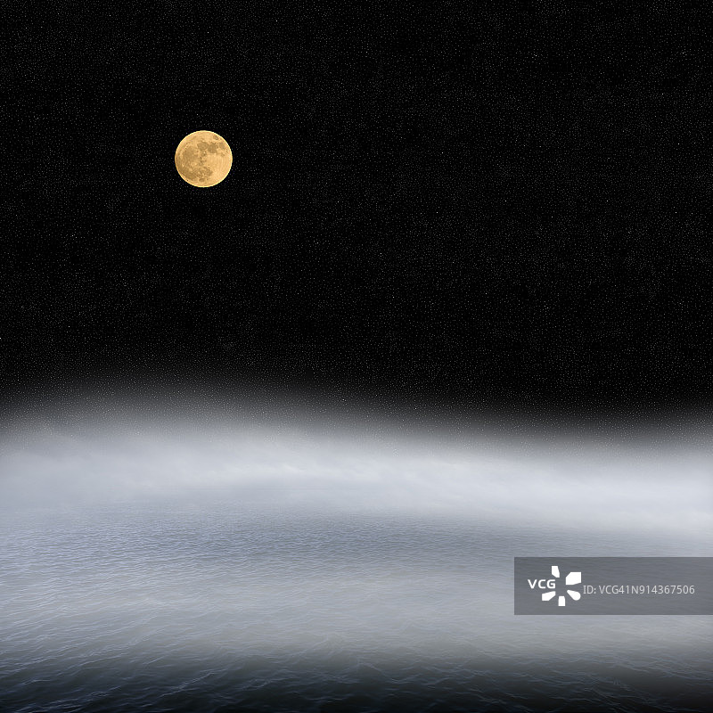 在雾蒙蒙的夜晚，一轮满月从海上升起图片素材