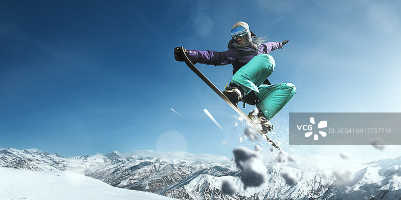女子极限自由式滑雪跳台图片素材