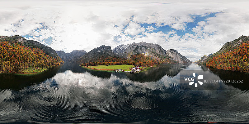 360 × 180度球形(等矩形)空中全景，秋天的国王湖和伯希特斯加登国家公园，德国。图片素材
