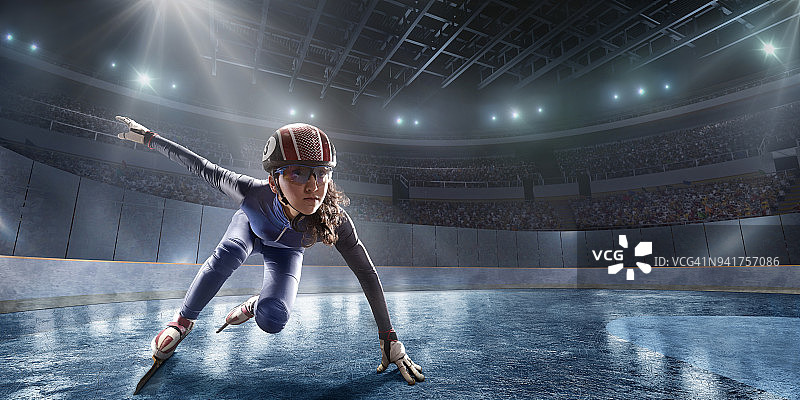女子短道运动员滑在专业冰场图片素材