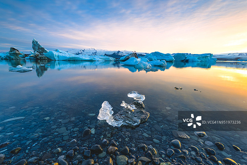 冰岛东部Jokulsarlon冰川泻湖。图片素材