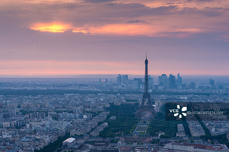 鸟瞰美丽而浪漫的巴黎图片素材