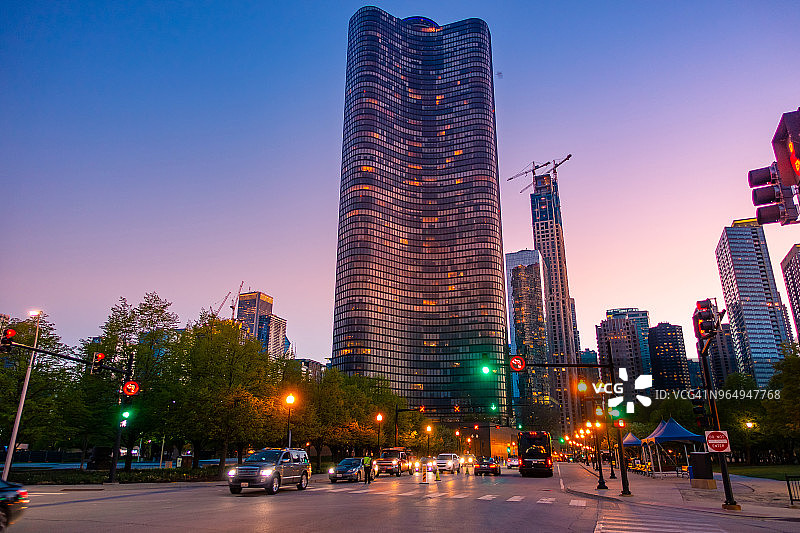 日落时分的芝加哥大街图片素材