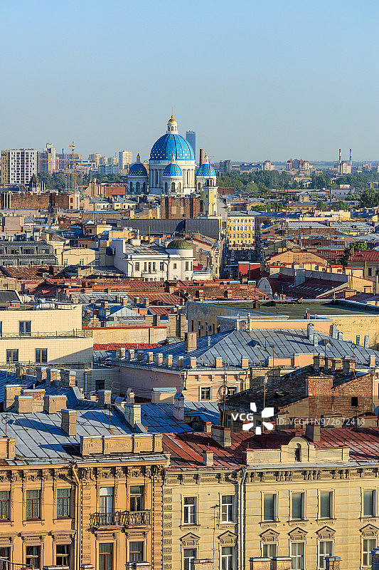 从圣艾萨克大教堂俯瞰圣彼得堡。图片素材