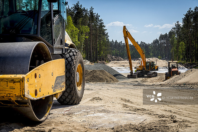 波兰科萨林S6公路施工机械图片素材