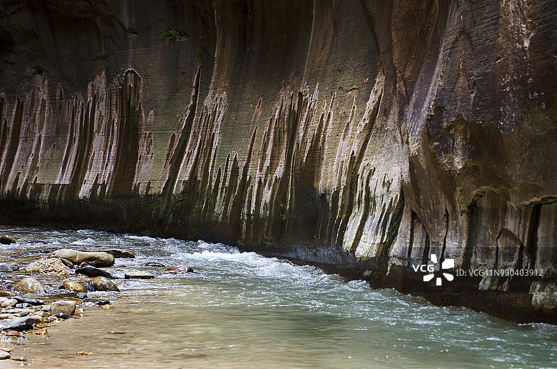 狭长峡谷的壮观之美图片素材