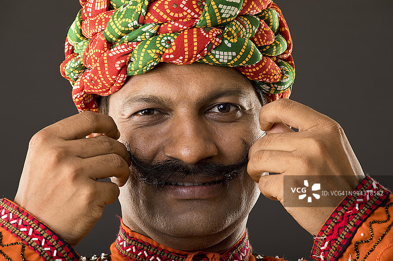 印度男子留胡子图片素材