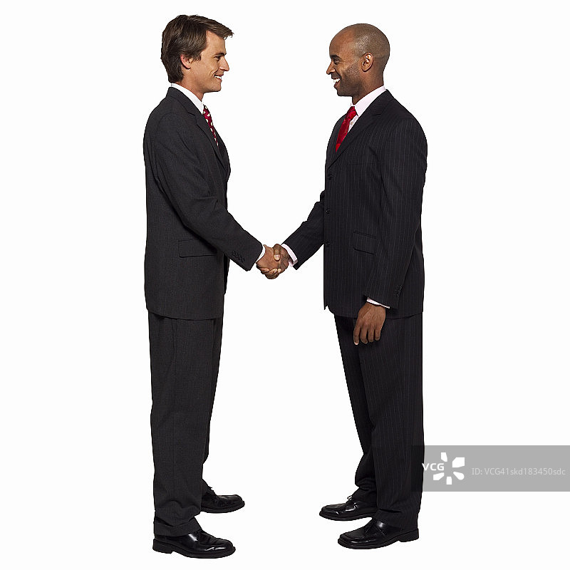 两个商人握手的侧视图图片素材