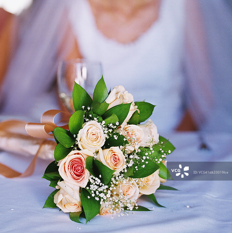 新娘的玫瑰花束的特写图片素材