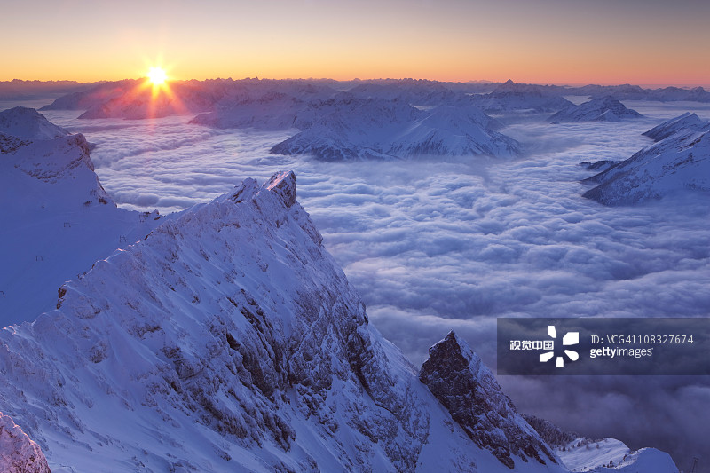 德国巴伐利亚Zugspitze山图片素材