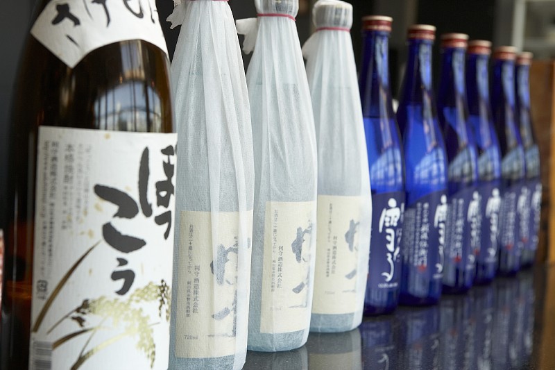日本清酒的瓶子图片下载