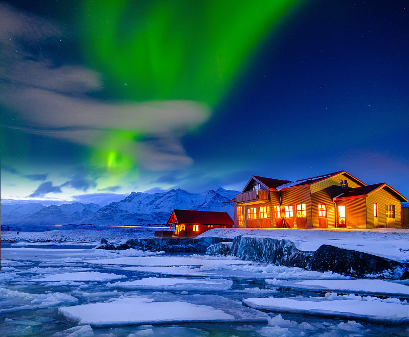 冰岛小屋和极光图片素材