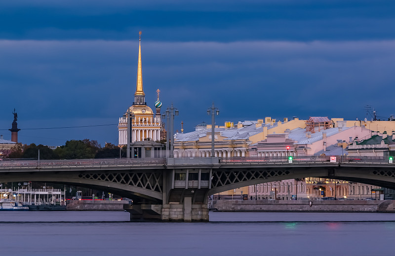 俄罗斯圣彼得堡的城市景观可观赏宫桥涅瓦河等景点