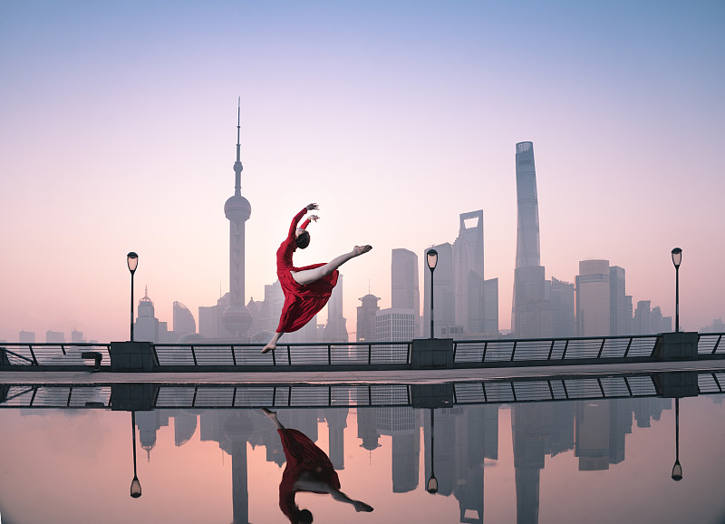 上午在上海外滩免费跳芭蕾图片下载