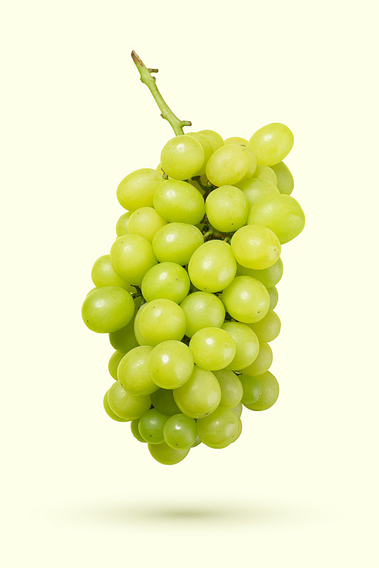 白色葡萄悬浮在彩色背景图片素材