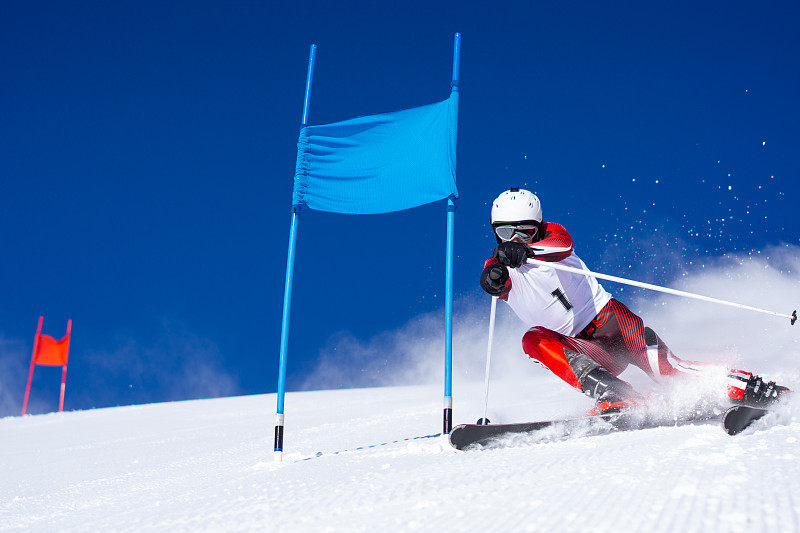 专业滑雪者滑雪超级g图片下载