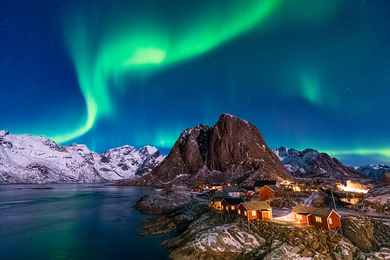 挪威罗浮敦群岛的北极光图片素材