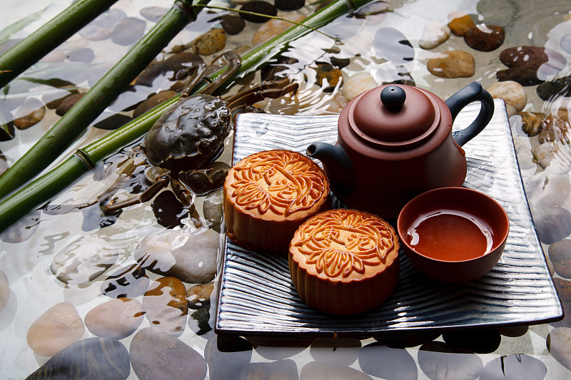 静物月饼螃蟹茶具图片素材
