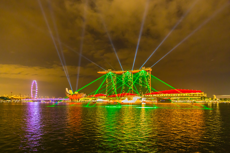新加坡港口城市建筑夜景图片下载