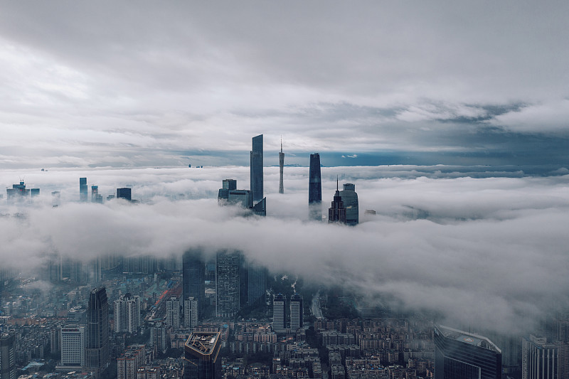 云海中的广州珠江新城CBD图片素材
