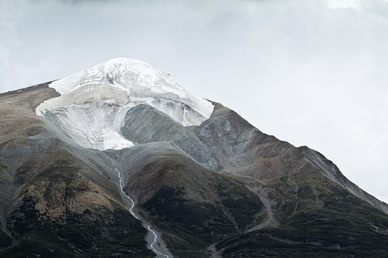 青藏高原雪山融化图片下载