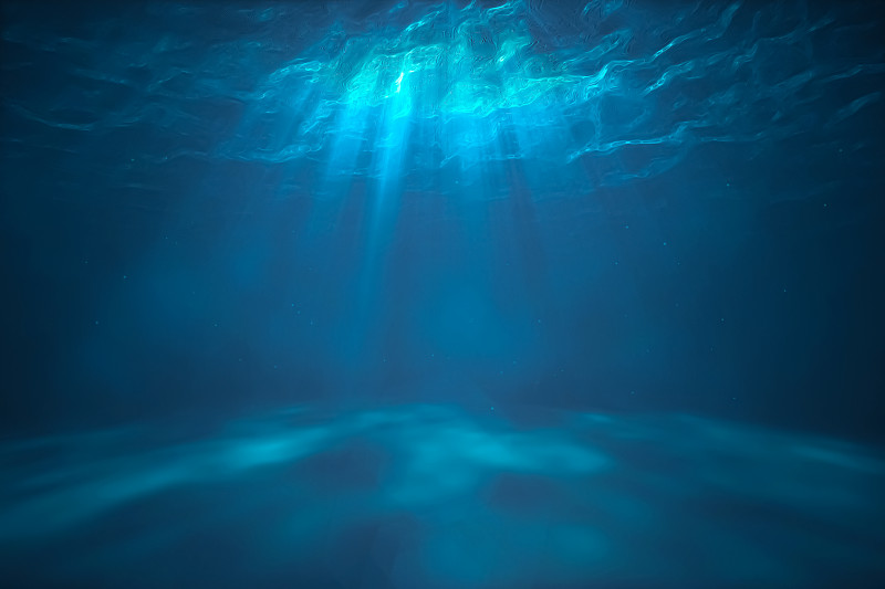 海洋水下的波光与水底图片下载