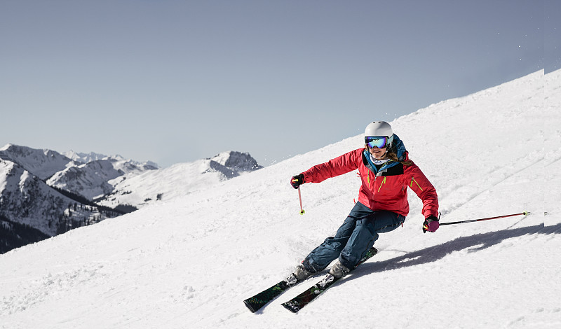 女子滑雪雪山，萨尔巴赫，奥地利图片下载