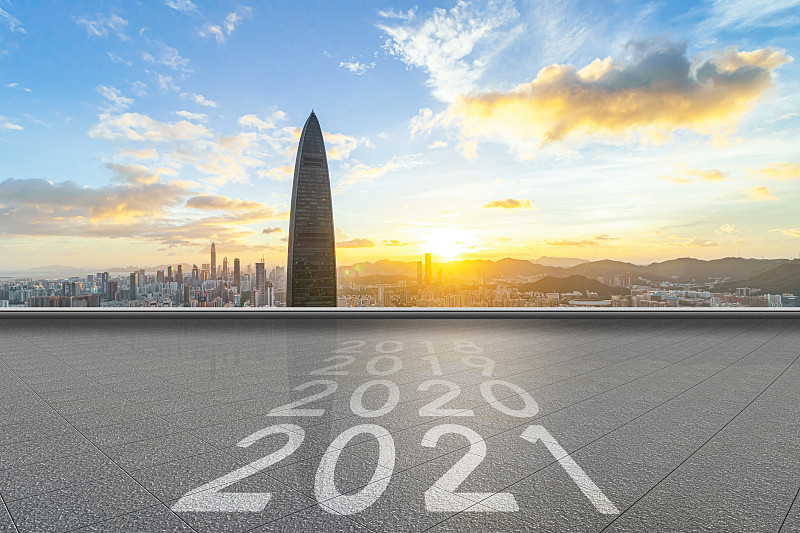 深圳城市风光和空白无人的砖地广场和2021年新年概念图片素材