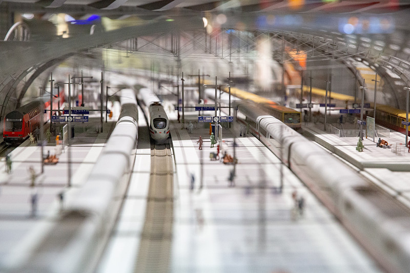 德国柏林火车站高速铁路列车沙盘微缩模型图片素材